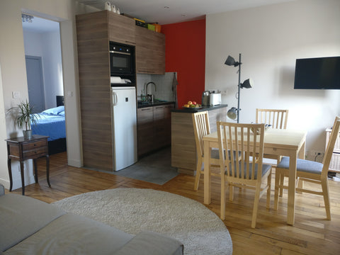 - English version below - <br /><br />L'appartement est un 3 pièces de 42 m² ref Cuers, France Cosy 3-room flat near Arc de Triomphe, Paris 17 Entire rental unit vacation rental 29650241