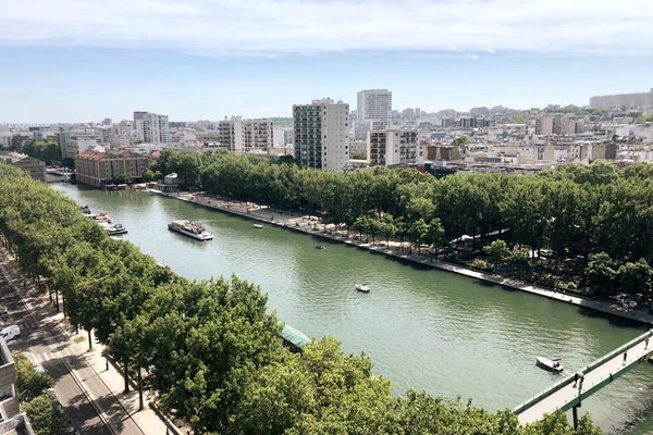 Tous les membres du groupe se sentiront chez eux dans ce logement spacieux et un Paris, France Bassin de Villette : appart. avec vue sur Paris Entire rental unit vacation rental 5306919