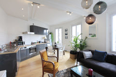 This beautiful and shinny 2 bedroom/2 bathroom apartment is located on rue de Tu Paris, France Beautiful 2 bedroom apartment Paris III Marais Entire rental unit vacation rental 23139084