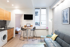 Nestled on the 5th floor of a beautiful old building with lift, you will appreci Rennes, France ART HOME - T2 au coeur de Lyon Entire rental unit vacation rental 633137722489249004
