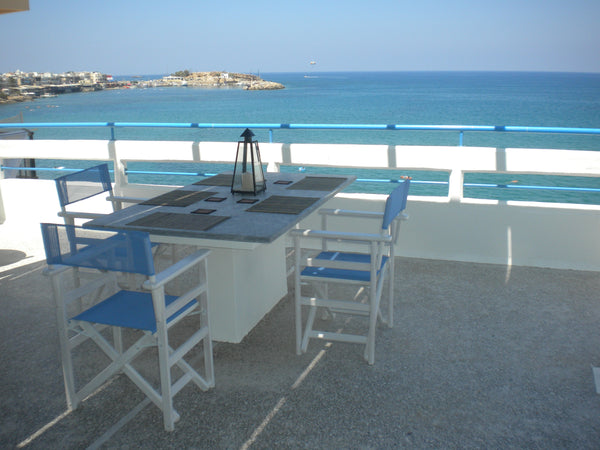 ΕΙΝΑΙ ΕΝΑ ΟΜΟΡΦΟ ΔΙΑΜΕΡΙΣΜΑ  ΜΕ ΥΠΕΡΟΧΗ KAI ΑΝΕΜΠΟΔΙΣΤΗ  ΘΕΑ ΑΠΟ ΤΗΝ ΒΕΡΑΝΤΑ ΣΕ  Iraklio, Greece ΣΠΙΤΙ ΠΑΝΩ ΣΤΗ ΘΑΛΑΣΣΑ Entire rental unit vacation rental 7512105