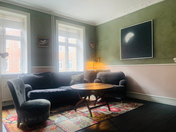 Hyggelig og finurlig lejlighed centralt på Amagerbro. <br />Stue med sofa-område Copenhagen, Denmark Hyggelig lejlighed centralt på Amagerbro Entire condo vacation rental 48024520