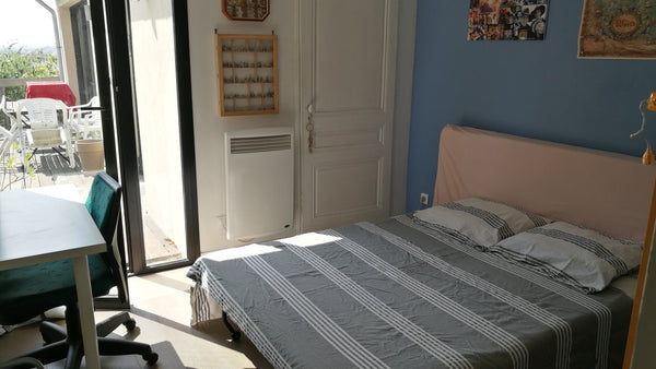 La chambre est dans une maison calme avec un jardin et une belle vue sur la vill Lyon, France Chambre dans maison avec vue ville à deux pas Private room in home vacation rental 30197988