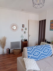 Simplifiez-vous la vie dans ce logement paisible et central.<br />Situé en plein Bordeaux, France Appartement T2 en pleins coeur de la ville Entire rental unit vacation rental 618569475770326469