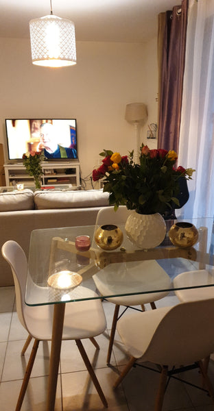 très accueillant et chaleureux mon appartement de 42 me se situe au 1er étage av Lyon, France espace de detente Entire rental unit vacation rental 45206281