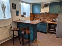 A deux pas du tram B, de la gare, de la Victoire et du marché des capucins, base Talence, France Studio Bordeaux centre Entire rental unit vacation rental 50883410