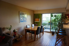 Grand appartement 82m2 très calme et lumineux, deux beaux balcons fleuris dans r Paris, France Bel appartement dans un coin nature Paris centre Entire rental unit vacation rental 19743606