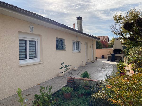 Loue 12Km de BORDEAUX, dans une charmante maison au calme, 2 CHAMBRES SEPAREES c Carbon-Blanc, France LES  AMANDIERS : chambres  