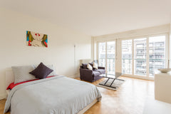 Beau studio situé au pied de la tour Eiffel, à moins d'une minute du métro Bir H Paris, France Cosy studio near the Eiffel Tower Entire rental unit vacation rental 9765270