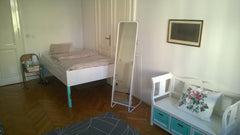 Das 20qm Zimmer ist PERFEKT und bietet alles für einen tollen Wienbesuch: heller Vienna, Austria Charmanter Altbau im Herzen Wiens Private room in rental unit vacation rental 10408294