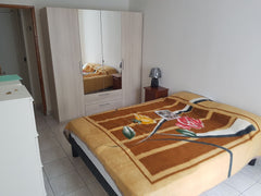 Chambre spacieuse   grand lit deux place  avec vue sur le boulevard avec tiroire Paris, France Belle chambre spacieuse au coeur de paris 18 ème Private room in rental unit vacation rental 16157690