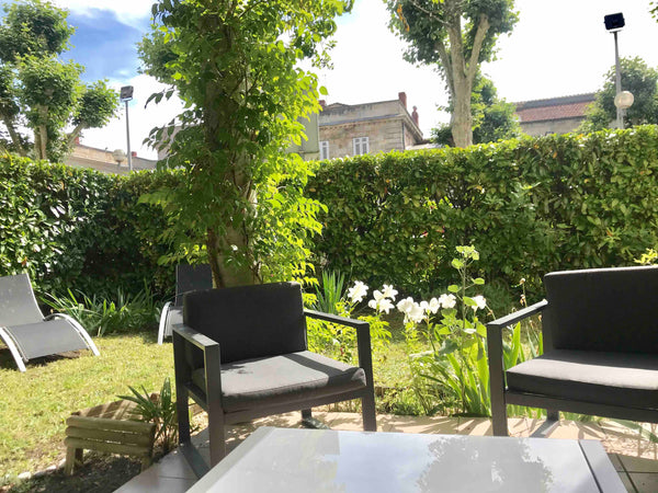 Agréable appart T2 de 55m2 avec un grand jardin exposé plein sud. <br />Une plac Bordeaux, France T2 de 55m2 avec JARDIN et parking, proche tramway Entire rental unit vacation rental 22287739