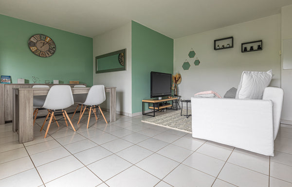 Located on the right side of the river Garonne, this modern apartment on the 2nd Paris, France Modern 2-rooms in Bordeaux - Welkeys Entire rental unit vacation rental 34359006