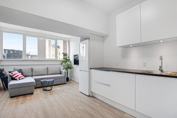Bright studio apartment within walking distance of the lakes and city centre. It  Bright, New York style studio apartment Entire condo vacation rental 53022466