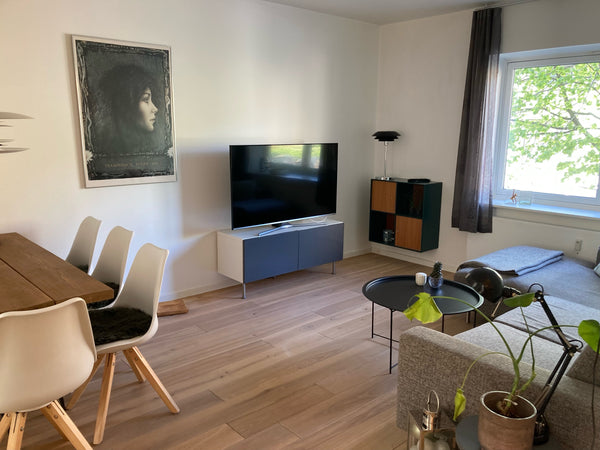 Dejlig lys lejlighed på 69 kvm, fordelt på, entré, stue, soveværelse, kontor og   Skøn 3 værelses lejlighed på Frederiksberg! Entire condo vacation rental 621693463421632192