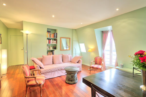Very comfortable and classy apartment. Ideal to experiment the Parisian way of l Paris, France Oberkampf Beautiful & central apt Entire rental unit vacation rental 9752949