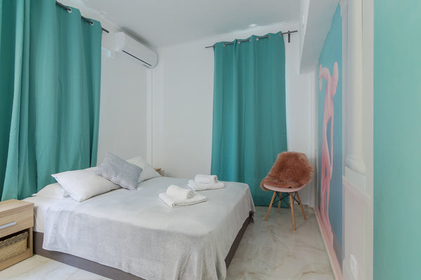Enjoy the simple things in this peaceful and central living space.<br /><br /><b Athens, Greece Aphrodite Apartment Entire condo vacation rental 645523652685510961
