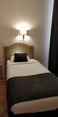 L’hôtel Acanthe Bordeaux, dispose de 20 chambres réparties sur 4 niveaux desserv  Chambre Simple Confort + Room in hotel vacation rental 45215470