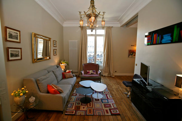 Exceptional 2 bedroom /2,5 bathrooms apartment, fully renovated with original fl Paris, France Elegance & Style - Paris Center Entire rental unit vacation rental 5377071