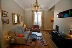 Exceptional 2 bedroom /2,5 bathrooms apartment, fully renovated with original fl Paris, France Elegance & Style - Paris Center Entire rental unit vacation rental 5377071
