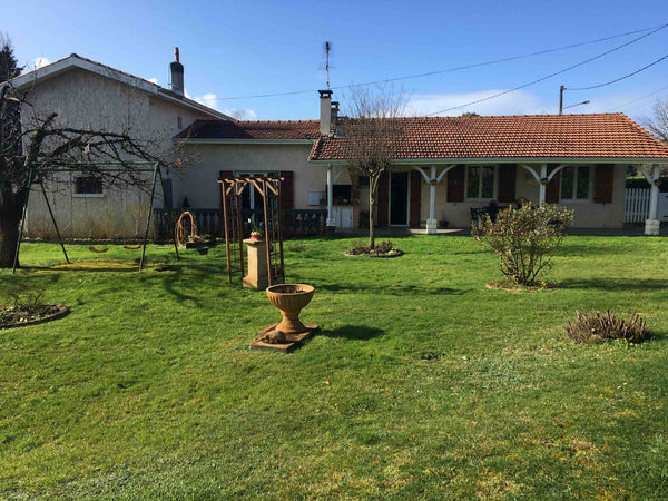 Chambre 13 m2 climatisée avec salle d’eau privée de 3m2, WC et lit 140/190 cm<br Villenave-d'Ornon, France Chambre d’hôtes 4 personnes avec accès privé Private room in bed and breakfast vacation rental 42371171