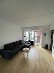 Værelset er ca 16 kvm stort, og selve lejligheden er 123 kvm. Lejligheden ligger Copenhagen, Denmark Stort lyst værelse i delelejlighed Private room in rental unit vacation rental 629451214651869129