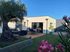 Profitez de notre maison neuve de 120 m2 tout confort, idéalement située à 10 km Bassens, France Maison neuve chaleureuse avec jacuzzi Entire home vacation rental 51120080