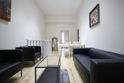 Appartement 3 chambres, tout équipé qui peut accueillir jusqu'à 6 voyageurs. Sit  Rez-de-chaussée 3 chambres. Entire rental unit vacation rental 41026909