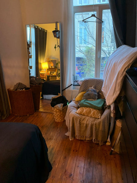 Étant blessée, je dois quitter mon appartement pour un mois. J'ai une coloc abso  Not available now, sorry Private room in rental unit vacation rental 53729163