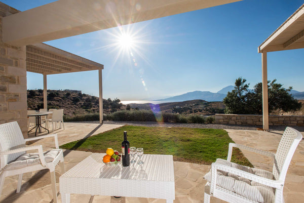 Die einstöckige Villa, gebaut aus Naturstein, bietet 3 Schlafzimmer, jeweils mit  Villa Galliki - Private Villa mit Pool in Kamilari Entire villa vacation rental 46059031