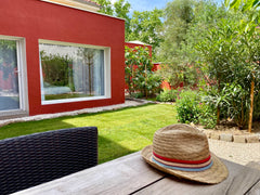 Calm,<br />Own,<br />Area of approximately 75 m2,<br />Two independent bedrooms,  Suite et jardin Frederic Dard eco-responsable Entire rental unit vacation rental 52356594