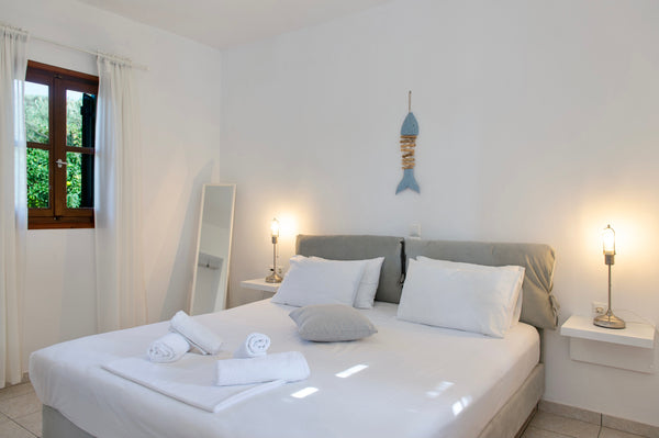 Two room three bed apartment with kitchenette.<br /><br /><b>The space</b><br /> Platis Gialos, Greece Apartment for 3 - Kavouri Entire condo vacation rental 27349511