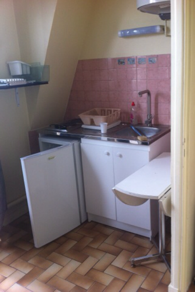 Propose un appartement dans le 16 ème à côté du pont Mirabeau, avec vu sur la to Paris, France Appartement avec un lit double Entire rental unit vacation rental 8677378