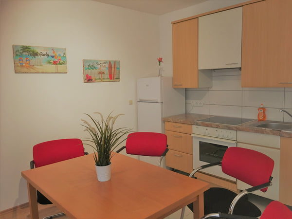 Das Apartment hat ein Stockwerk für sich. Das  zwei Zimmer Apartment in ruhiger   Apartment Wien Nähe Naschmarkt, Oper, Karlsplatz Entire rental unit vacation rental 40222331