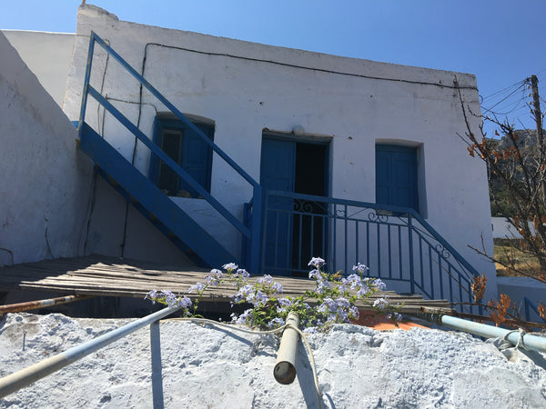 Maison cycladique dans le village de lagkada avec cours intérieure et jardin. Bu Trévoux, France Maison traditionnelle cycladique en pierre Cycladic home vacation rental 41869343