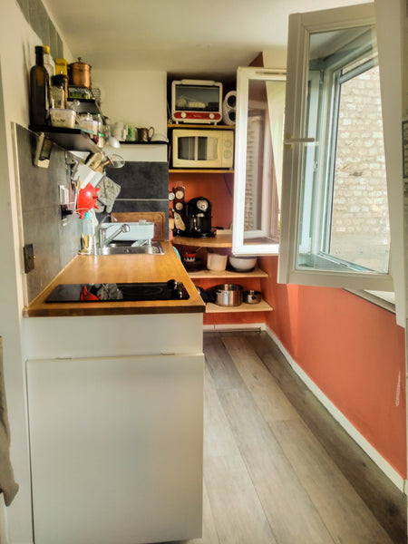 Au pied du Métro 11, 4 mins à pied de la place République, un petit  appartement Paris, France Petit appartement avec plein de charme Entire rental unit vacation rental 22471294