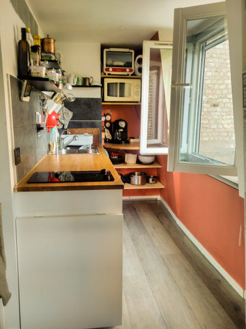 Au pied du Métro 11, 4 mins à pied de la place République, un petit  appartement Paris, France Petit appartement avec plein de charme Entire rental unit vacation rental 22471294