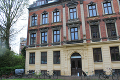 Dejligt lyst nordvendt værelse med udsigt til have og park. Tæt på Zoo, tivoli o Frederiksberg, Denmark Lyst stort værelse ved stor park, centrum og Zoo. Private room in condo vacation rental 50799064