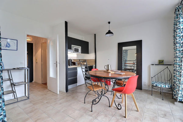 Studio de 25m2 avec balcon, sans vis-à-vis, au centre du quartier animé Monplais France Appartement lumineux équipé au cœur de Monplaisir Entire rental unit vacation rental 52748589