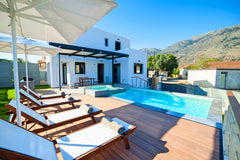 The Perla Bianca Villa, with private swimming pool, is distinguished by its ampl London, United Kingdom Perla Bianca Villa Heated Pool Entire villa vacation rental 43611425