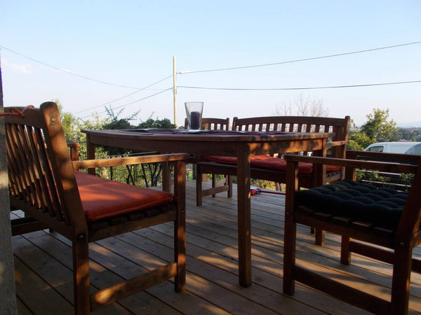 Das Haus liegt in einem wunderschönen Villenviertel über Wien. Der Autobus ist 5  Schönes Haus mit Pool und Blick über Wien Entire villa vacation rental 25583661