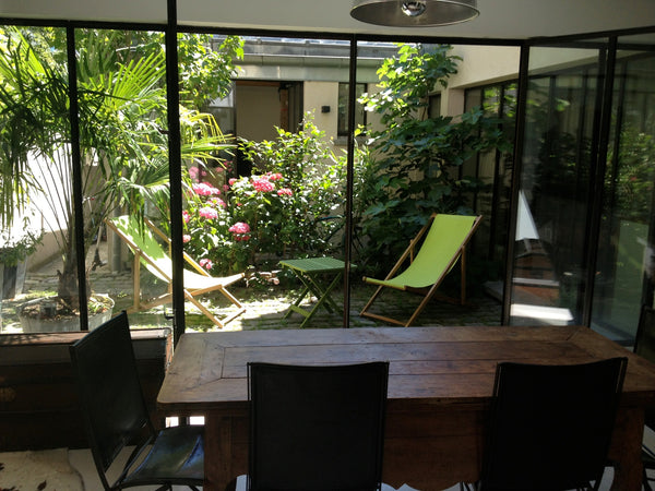 Maison dans rue calme et arborée, avec cour privative et terrasse ensoleillée <b Paris, France Maison familiale dans rue calme et arborée Entire home vacation rental 28490888