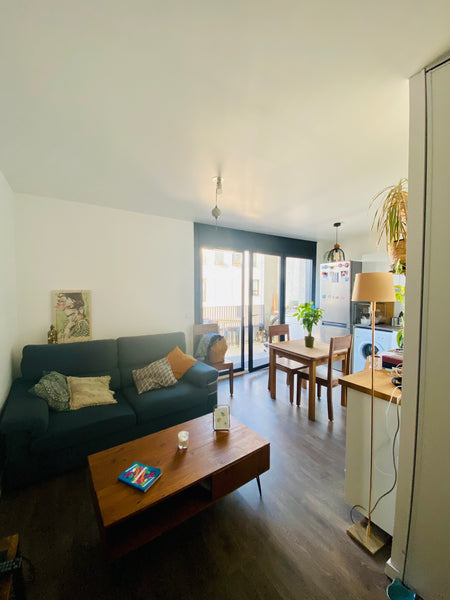 Bonjour, <br /><br />Joli petit duplex au dernier étage d'une résidence neuve et Lyon, France Appartement entier neuf et très calme à Lyon ! Private room in rental unit vacation rental 757070254145737866