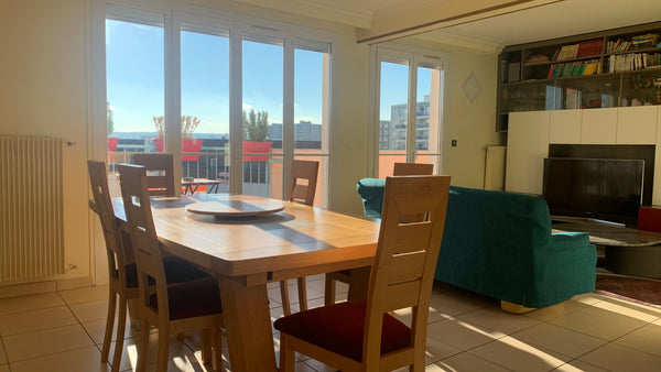 Cet hébergement spacieux et lumineux est parfait pour un séjour familial.<br />1 Lyon, France Appartement lumineux T5 85 m2 Entire rental unit vacation rental 760231694519139297