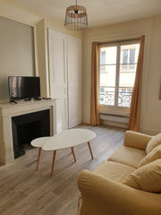 <b>The space</b><br />Appartement au dernier étage d un petit immeuble,  ancien  Lyon, France Charmant appartement hyper centre Entire rental unit vacation rental 39864668