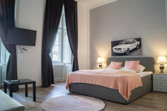 Ein schönes und modernes Zimmer mitten auf der berühmten Mariahilferstraße im Ze  Quadrable King Room w/ Cityview Mariahilferstr B Entire rental unit vacation rental 46812620