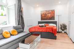 The 25m2 ground floor studio is in an old Viennese apartment building in superb   Central King Studio - 10 mins walk from Downtown Entire rental unit vacation rental 640255342365325536