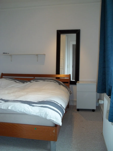 Located on quiet street in Valby neighborhood. 10 minutes train ride from city c Copenhagen, Denmark 1 Bedroom Apt in Copenhagen. Entire rental unit vacation rental 2323159