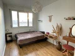 Nous louons une chambre privée dans notre appartement situé en plein cœur du 7èm Lyon, France Chambre privée avec garage Private room in rental unit vacation rental 766580486245378800