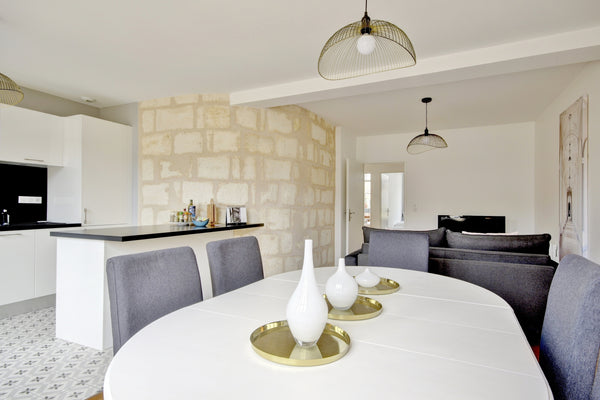 This splendid apartment located in a 19th century stone building, in the heart o Bordeaux, France L'ENTRE DEUX - Magnifique T3 quartier Saint Michel Entire rental unit vacation rental 33818673